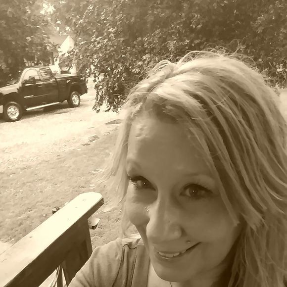 Meet your Posher, Melissa - Picture 1 of 1